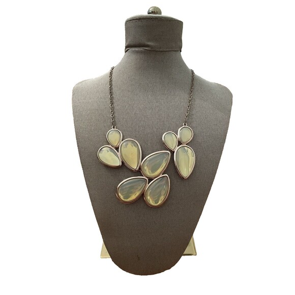 Iridescent Green Teardrop Cluster Statement Necklace 20 inches - Picture 9 of 9